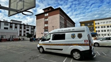 Okulun tavanındaki alçı döküldü: 7 öğrenci hafif yaralandı!