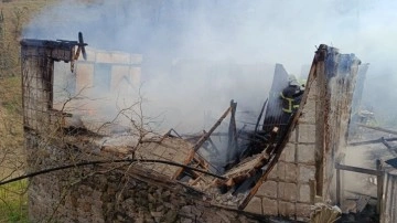 Ordu’da 2 katlı evde yangın çıktı, itfaiye ekipleri sevk edildi