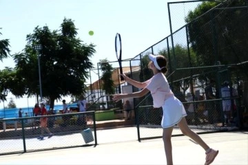 Osman Bayrakdar Yılı Analig Tenis Bölge Turnuvaları Didim'de Başladı