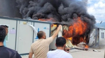 Osmaniye'de depremzedelerin yaşadığı konteyner kentte yangın paniği