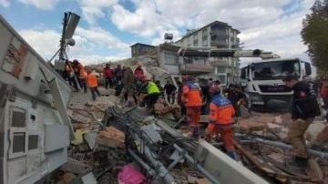 Osmaniye'de artçı depremde 4 katlı bina yıkıldı
