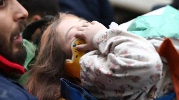 Osmaniye'de yıkılan 10 katlı binadan kız çocuğu kurtarıldı