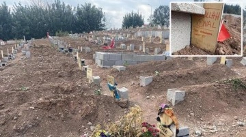 Osmaniye'deki deprem mezarlarının üzerine bırakılanlar duygulandırdı: Süper kahramanım, babam