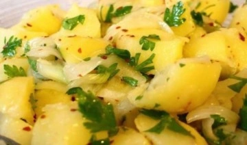 Patates salatasının lezzetli olmasını sağlayan taktik! Böyle yapılmalı