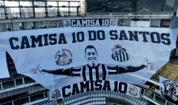 Pele'nin naaşı yarınki cenaze öncesi Santos stadında ziyarete açıldı