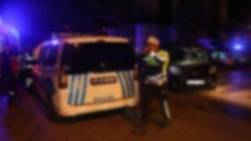 Polis aracından yola atlayan kadın, başka aracın çarpması sonucu hayatını kaybetti