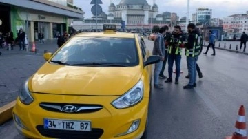 Polis ekiplerinden Taksim&rsquo;de taksicilere denetim