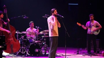 Portekizli şarkıcı Salvador Sobral CRR'de konser verdi
