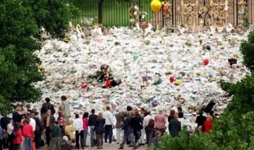 Prenses Diana'nın taziye çiçekleri, Kraliçe II. Elizabeth'i gölgede bıraktı