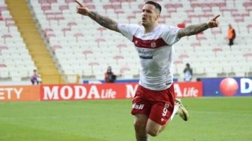 Rey Manaj, Sivasspor tarihine geçti