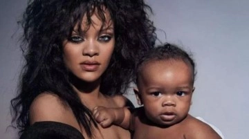 Rihanna, hamileyken çekilen üstsüz fotoğraflarını paylaştı