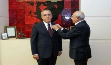 Rozetini Kılıçdaroğlu taktı: Eski AKP'li isim CHP'ye katıldı