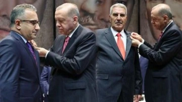 Rozetlerini Erdoğan taktı: CHP ve Saadet Partisi'nden ayrılıp AK Parti'ye katıldılar