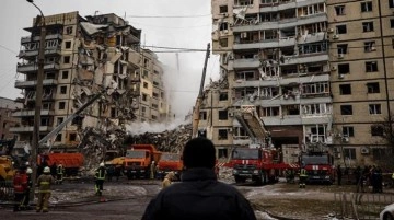 Rus ordusu 9 katlı binayı füzeyle vurdu! Ölü sayısı 25'e yükseldi