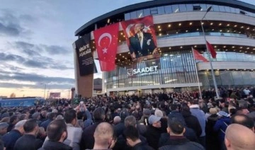 Saadet Partisi Genel Merkezi'ne Atatürk posteri asıldı