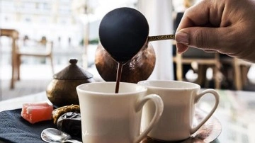 Sabah aç karnına kahve içmek zararlı mıdır? Türk kahvesi mideye iyi gelir mi?