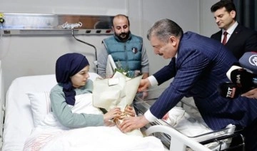 Sağlık Bakanı Fahrettin Koca'dan yeni yılın ilk bebeğine ziyaret