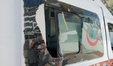 Sağlık görevlisinin kaburgasını, ambulansın camını kırdı!