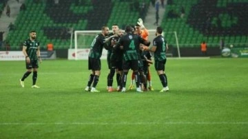 Sakaryaspor 2-0'dan döndü! Adanaspor'dan 3 puanı aldı