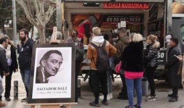 Salvador Dali’nin ölüm yıl dönümünde lokma dağıtıldı