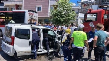Samsun'da hafif ticari araç, otobüse arkadan çarptı: 2 ölü, 3 yaralı