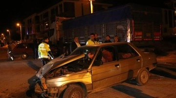 Samsun’da iki otomobil çarpıştı, 3 kişi yaralandı