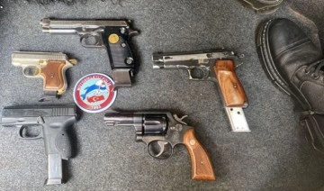 Samsun'da otomobilden 6 ruhsatsız tabanca çıktı: 2 gözaltı