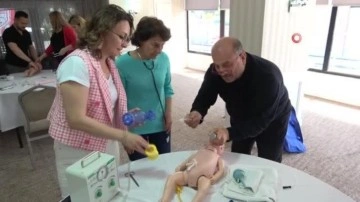 Samsun'da sağlık çalışanlarına yeni doğan bebeğin ilk dakikası eğitimi