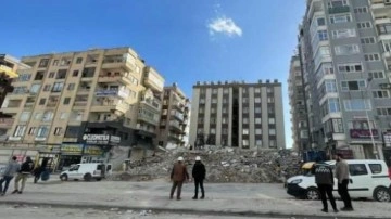 Şanlıurfa'da yıkılan 6 katlı binanın enkazı kaldırıldı