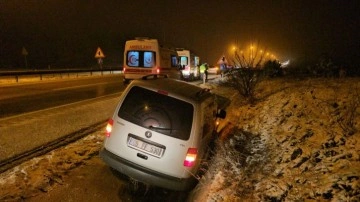 Şarampole devrilen araçtaki 6 kişi yaralandı!