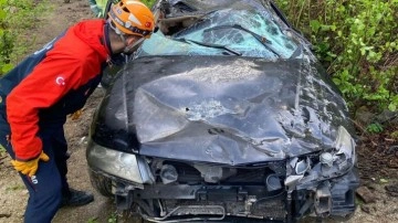 Şarampole yuvarlanan otomobilin sürücüsü öldü