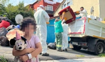 Sarıyer’de bir çöp evde yaşayan anne ve 2 çocuğu, korumaya alınarak sosyal tesislere götürüldü