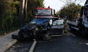 Sarıyer'de feci kaza... Refüje çıkan otomobil ağacı devirip yola savruldu: 3 yaralı