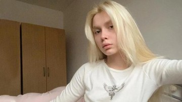 Şarkıcı Aleyna Tilki, yatak odasında iç çamaşırıyla poz verdi