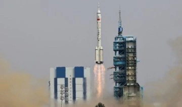 Shenzhou-16 mürettebatlı uzay aracı 5 aylık görev için fırlatıldı