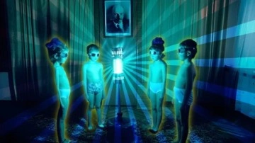 Sibiryalı Çocuklar Neden Bu Lambalarının Önünde Bekliyor? - Webtekno