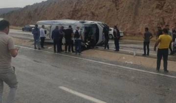 Silifke'de yolcu minibüsü devrildi: 7 yaralı