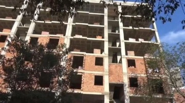 Silivri'de bir inşaatta çalışan 15 yaşındaki çocuk 6. kattan düşerek hayatını kaybetti