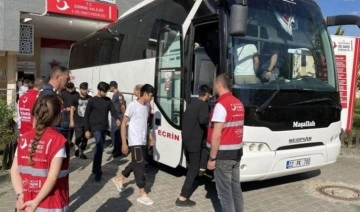 Sınır dışı edilecek 260 Afganistan uyruklu, Edirne'den İstanbul'a gönderildi