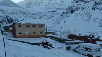 Şırnak ta kar yağışı sonrası kartpostallık manzara ortaya çıktı