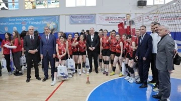 Sivas’ta düzenlenen 100. Yıl voleybol turnuvası tamamlandı