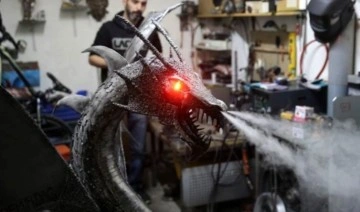 Sivas'ta kaynak ustası, metal malzemelerden alev püskürten ejderha yaptı
