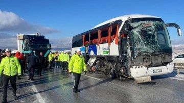 Sivas'ta yolcu otobüsü ile tır çarpıştı! Feci kazada ölü ve yaralılar var
