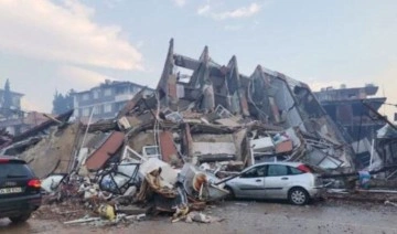 Sivas'tan deprem bölgesine giden ekipler Malatya'da baba ve oğlunu enkazdan kurtardı