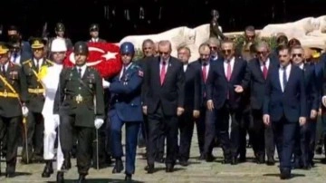 Son dakika! Cumhurbaşkanı Erdoğan başkanlığındaki devlet erkanı Anıtkabir'de