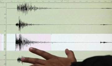 Son Dakika: Endonezya'nın Maluku eyaletinde 7,6 büyüklüğünde deprem