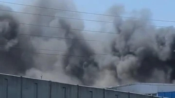 Son Dakika: Esenyurt'ta korkutan fabrika yangını!