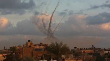 Son Dakika: Hamas militanları 5 bin roket fırlatıp ülkeye sızdı, İsrail savaş durumuna geçti