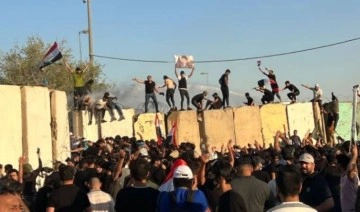 Son Dakika: Irak’ta Şii lider Sadr’ın destekçileri parlamentoyu bastı
