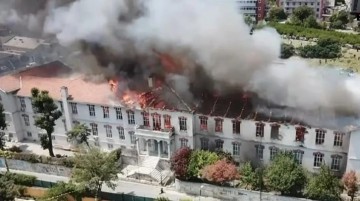 Son Dakika: İstanbul'da Balıklı Rum Hastanesi'nde yangın çıktı